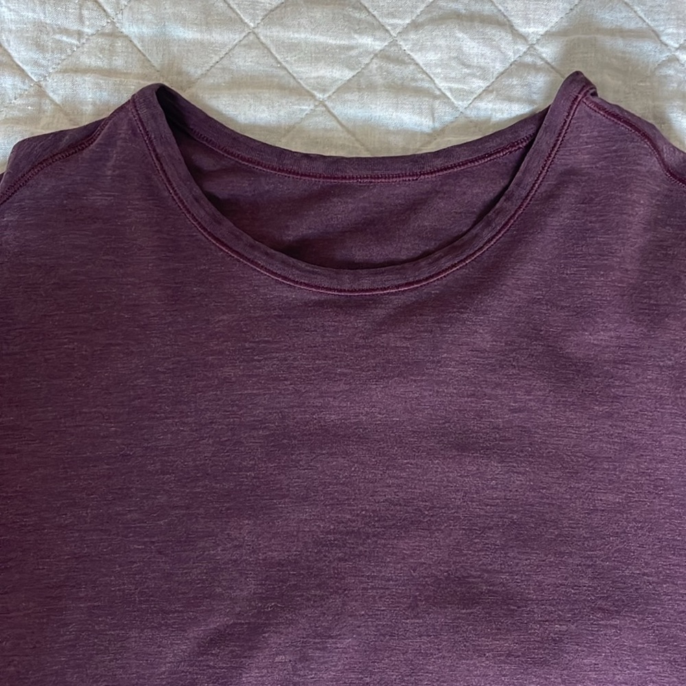 Lululemon Men’s Burgundy T-Shirt Size L
